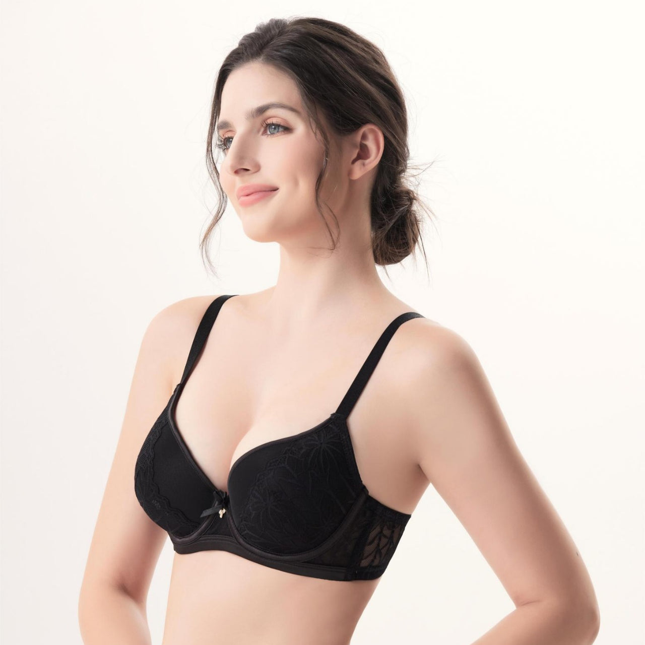 Comfortable and breathable bra to control breast augmentation and prevent sagging